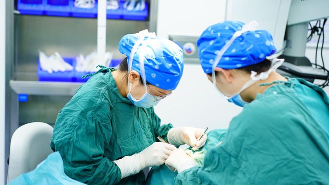 斜视手术.jpg 斜视手术.jpg